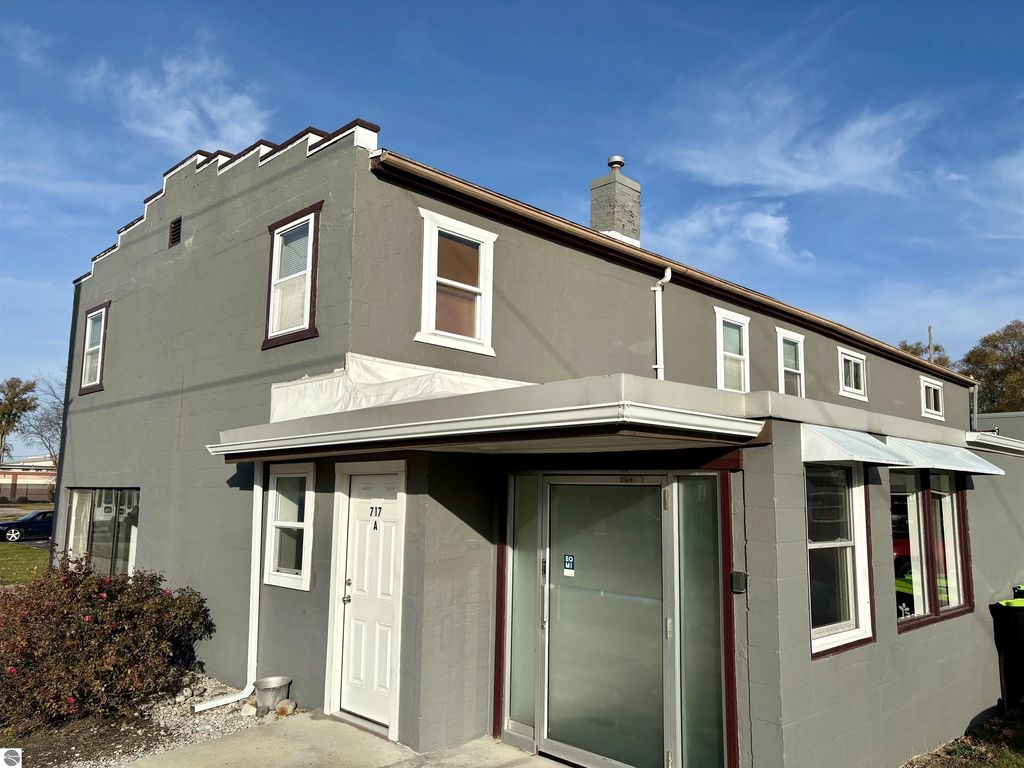 717 Woodmere Avenue C, Traverse City