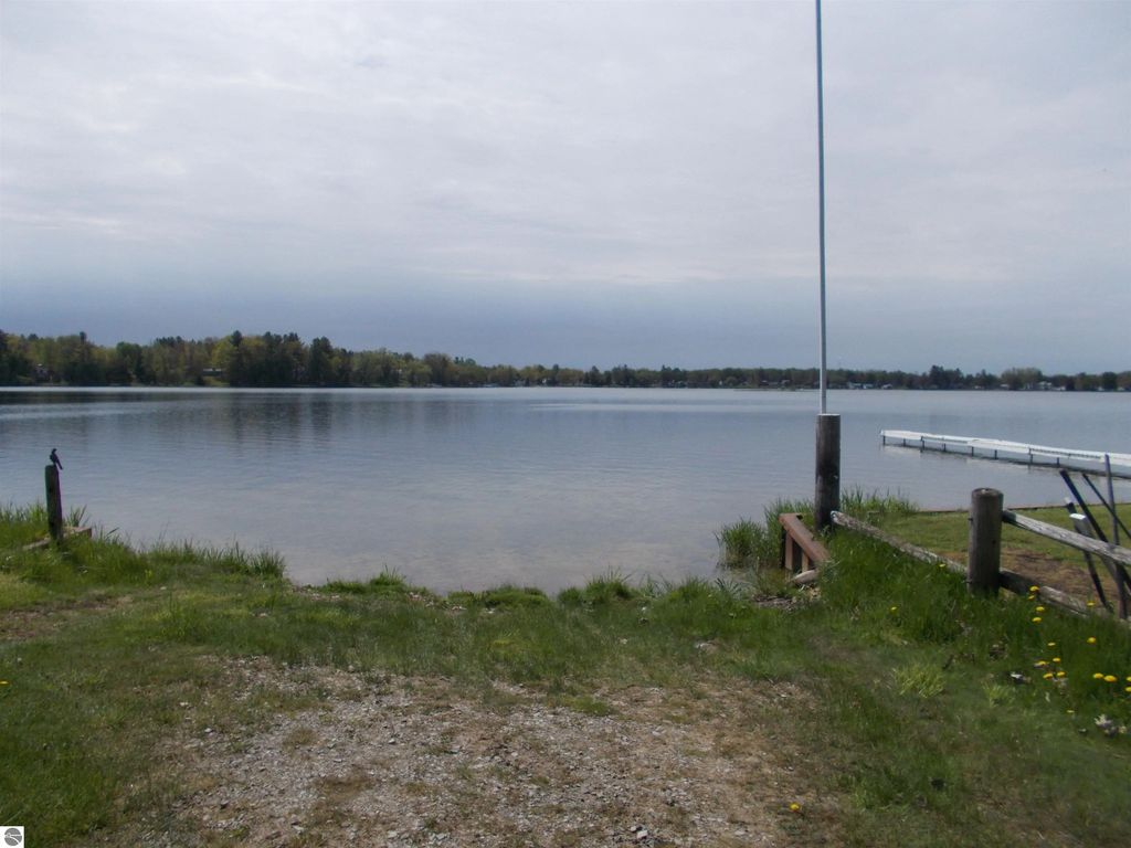 2995 Maple Road, Hale