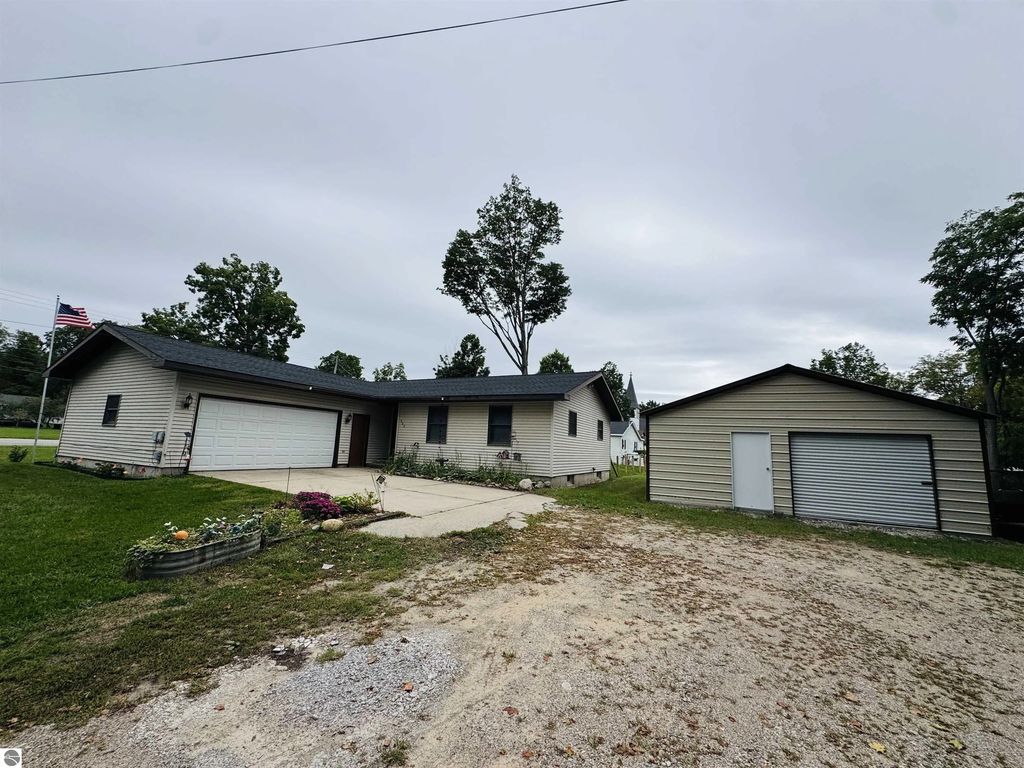 405 Pine Street, Luther