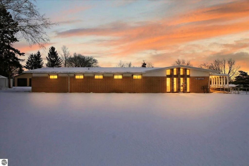 820 N Pine River Street, Ithaca