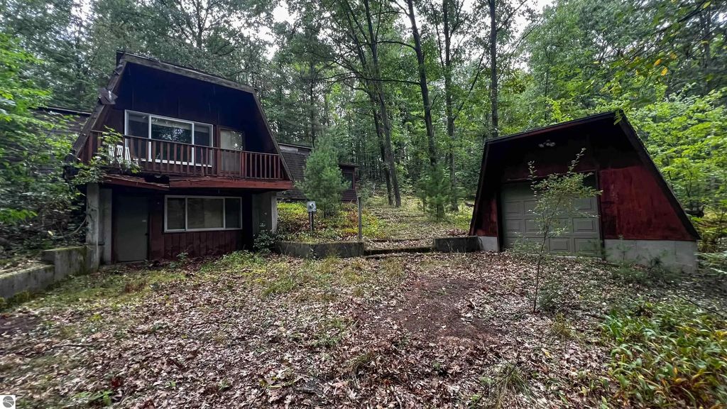 112 Valley Circle, Leroy