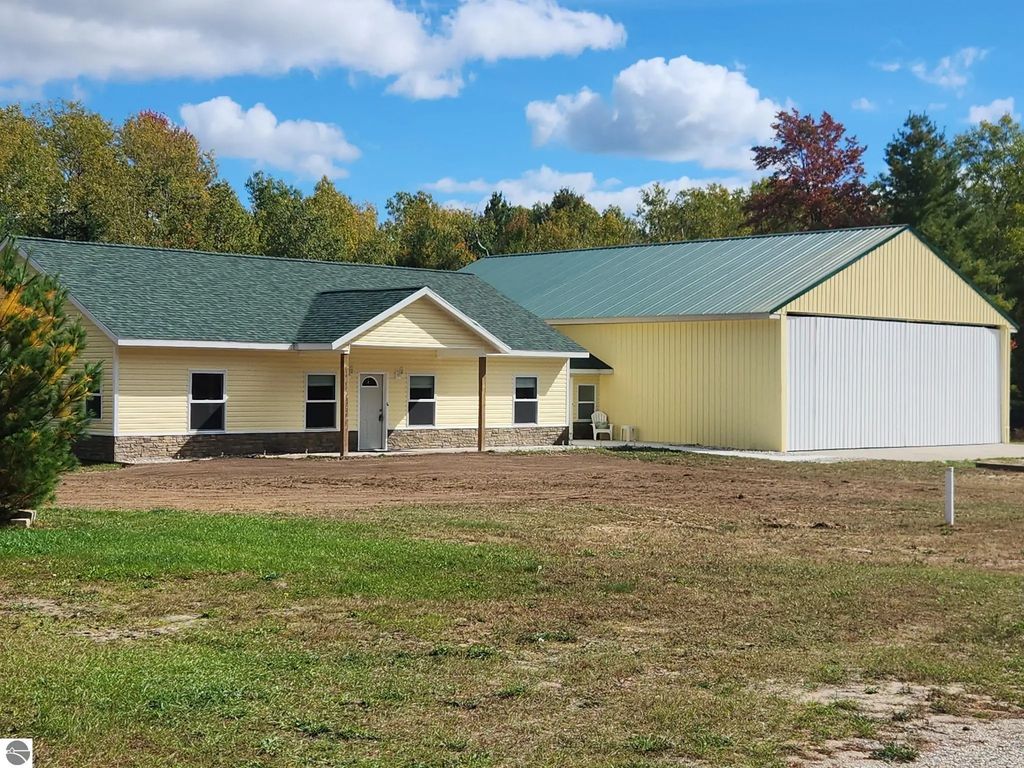 1425 S Taxiway Charlie, Lake City
