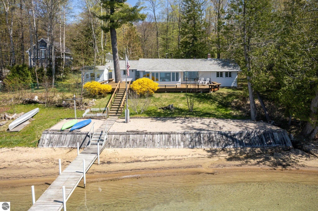 8432 S Dunns Farm Road, Maple City