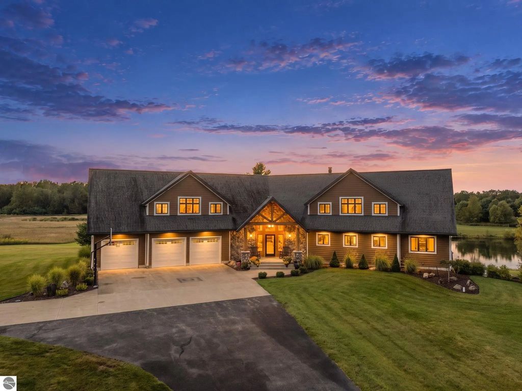 9542 S 33 Road, Cadillac