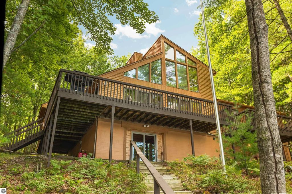 10 Island View Drive, Traverse City