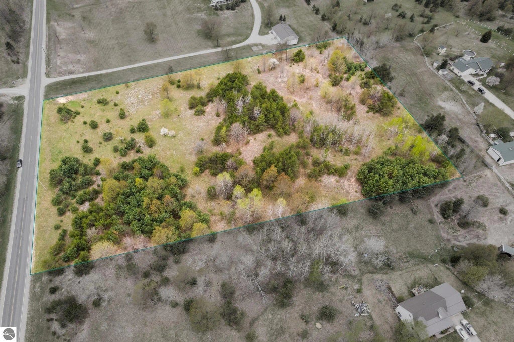 001 W County Line Road, Thompsonville