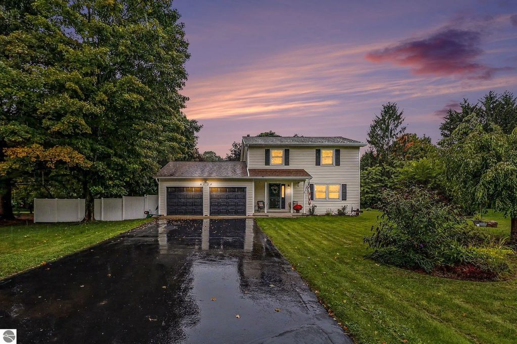 8124 S Shoreside Drive, Traverse City