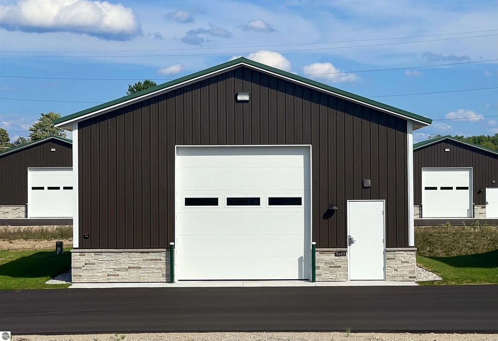 3032 Luxury Barn Lane #37, Traverse City