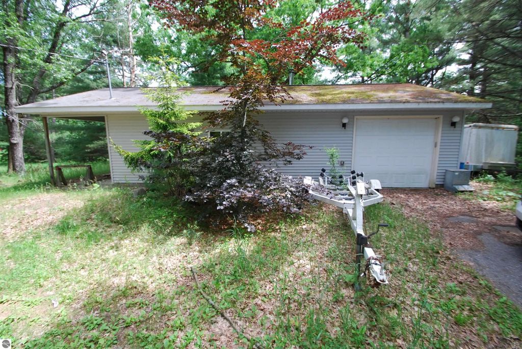 1256 N Plank Road, Tawas City