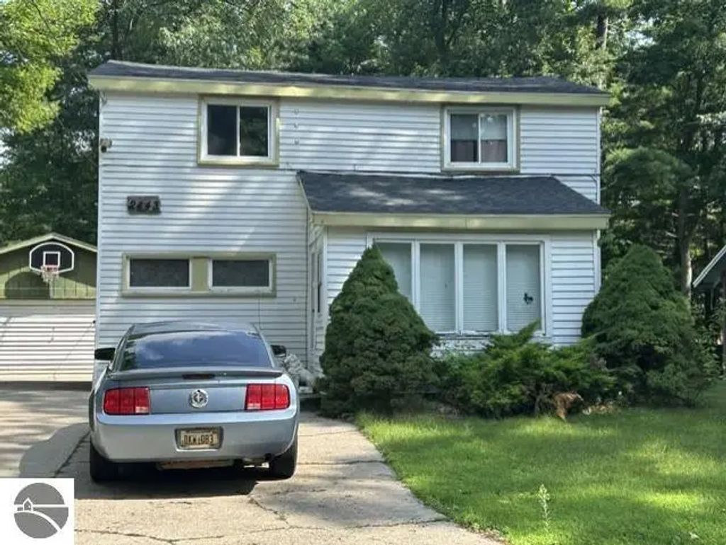 2443 Valley Avenue, East Tawas