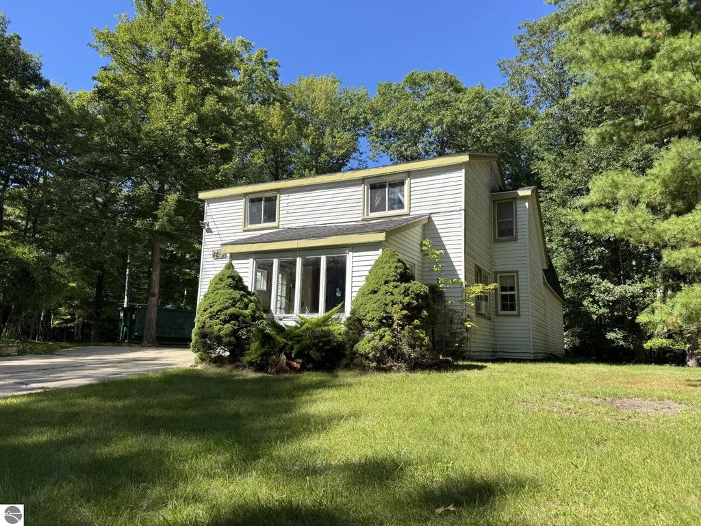 2443 Valley Avenue, East Tawas