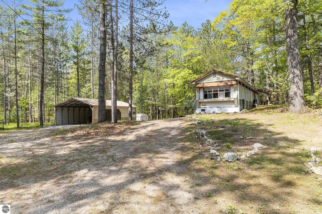 377 E Bear Lake Road, Kalkaska