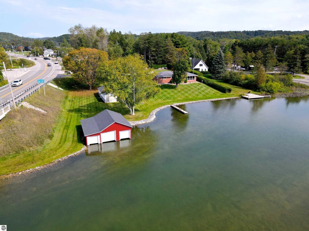 92 E Philip Street, Lake Leelanau
