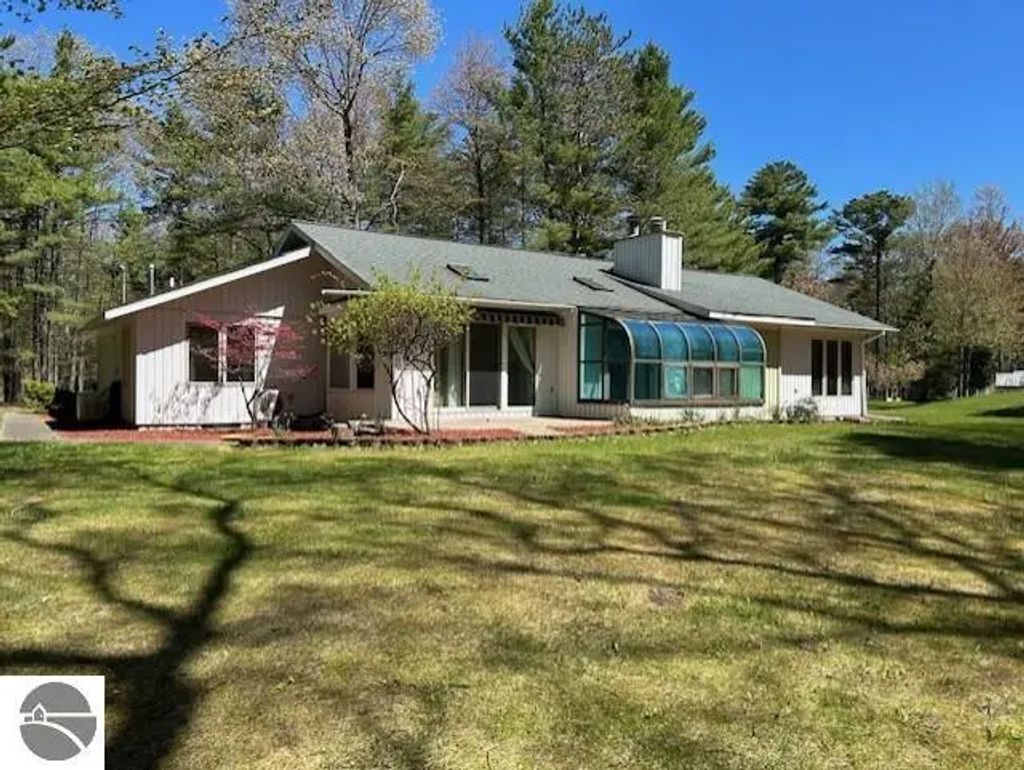 1095 E Lincoln Street, East Tawas