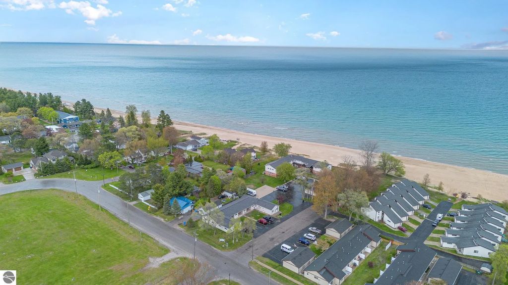 205 E Water Street 16, Oscoda