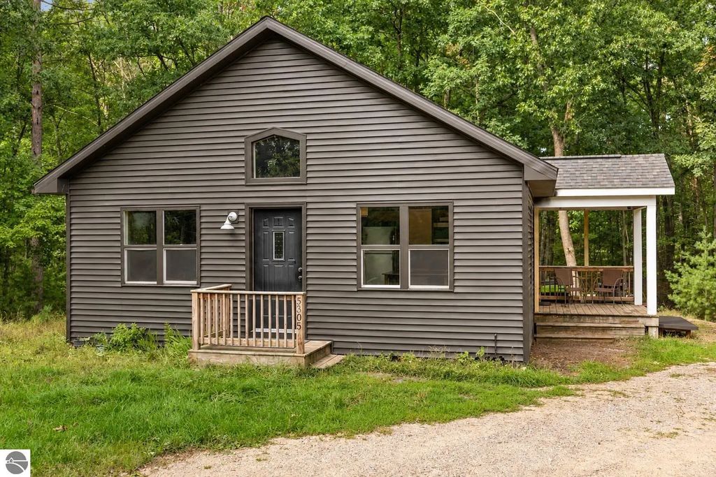 5305 Trager Road, Traverse City