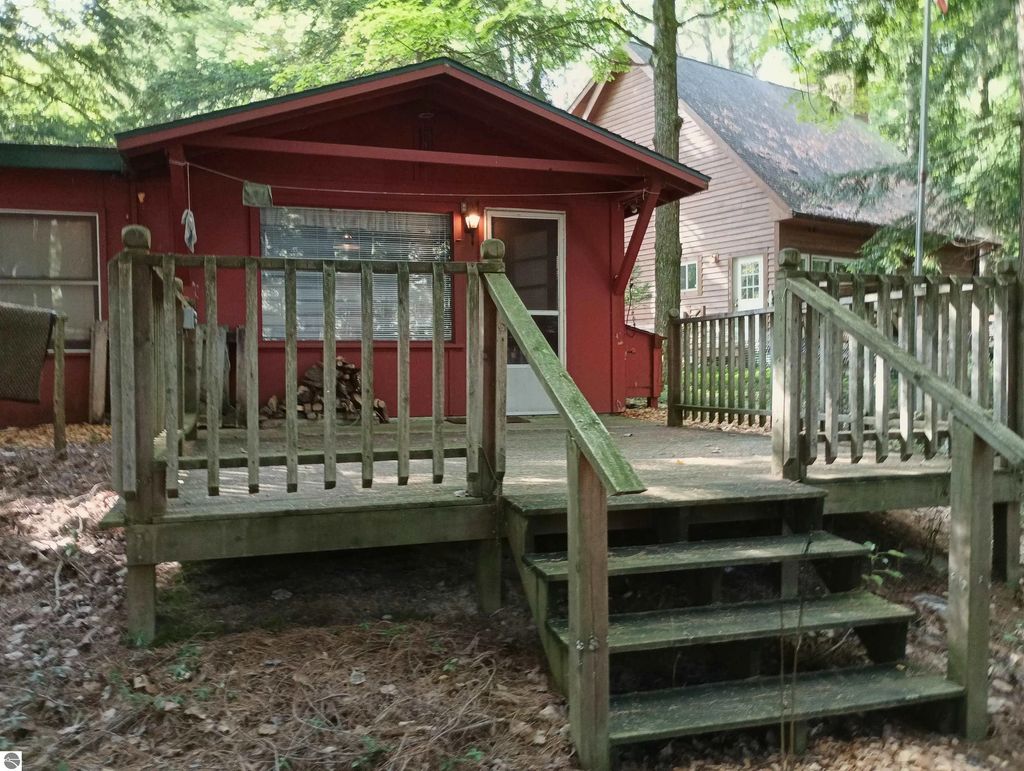 15330 Roaring Brook, Thompsonville