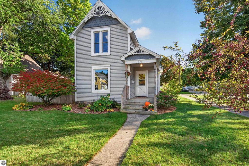 828 E Eighth Street, Traverse City