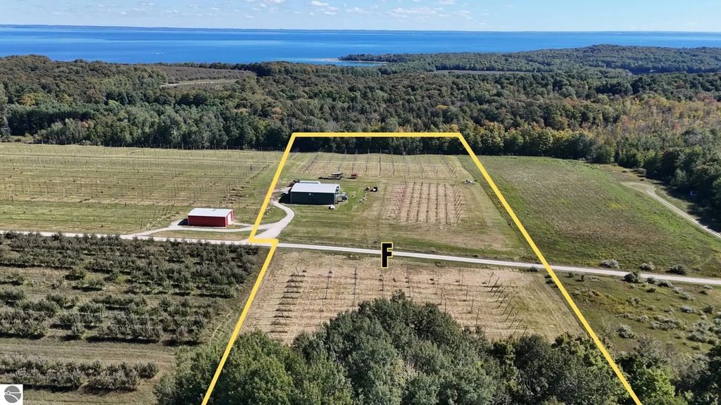 5766 (parcel F) N Omena Rise, Northport