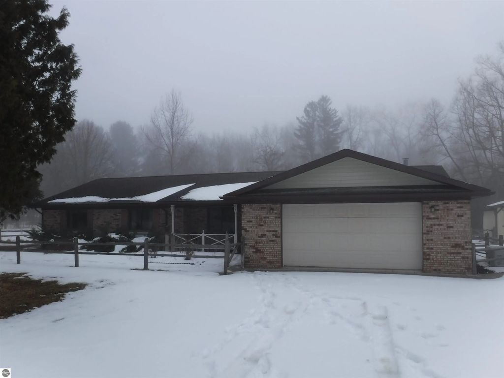 329 W Main Street, Harrisville