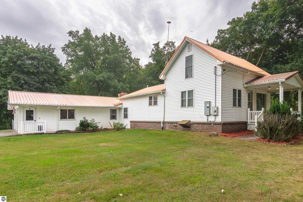 8370 N Lumberjack Road, Riverdale