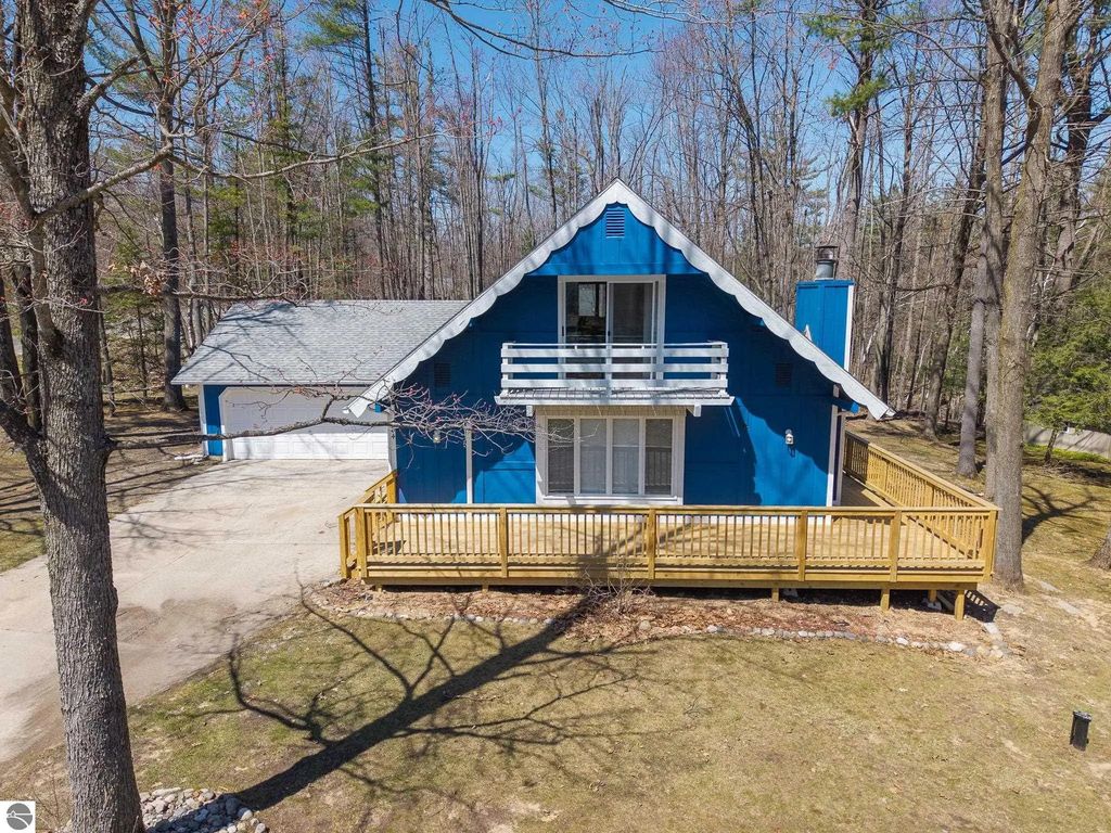 384 Scenic Trail, Gaylord
