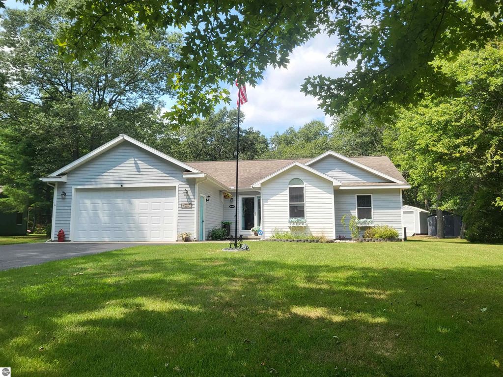 6797 Lakewood Drive, Oscoda