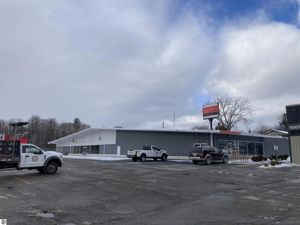 2761 N M-33, Rose City