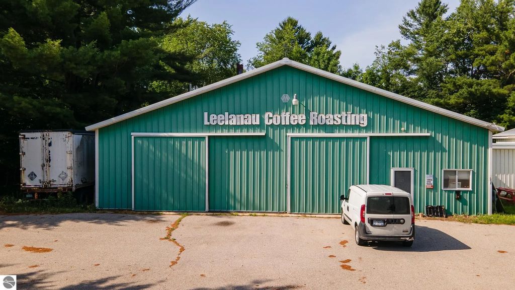 173 E Kasson Road, Maple City
