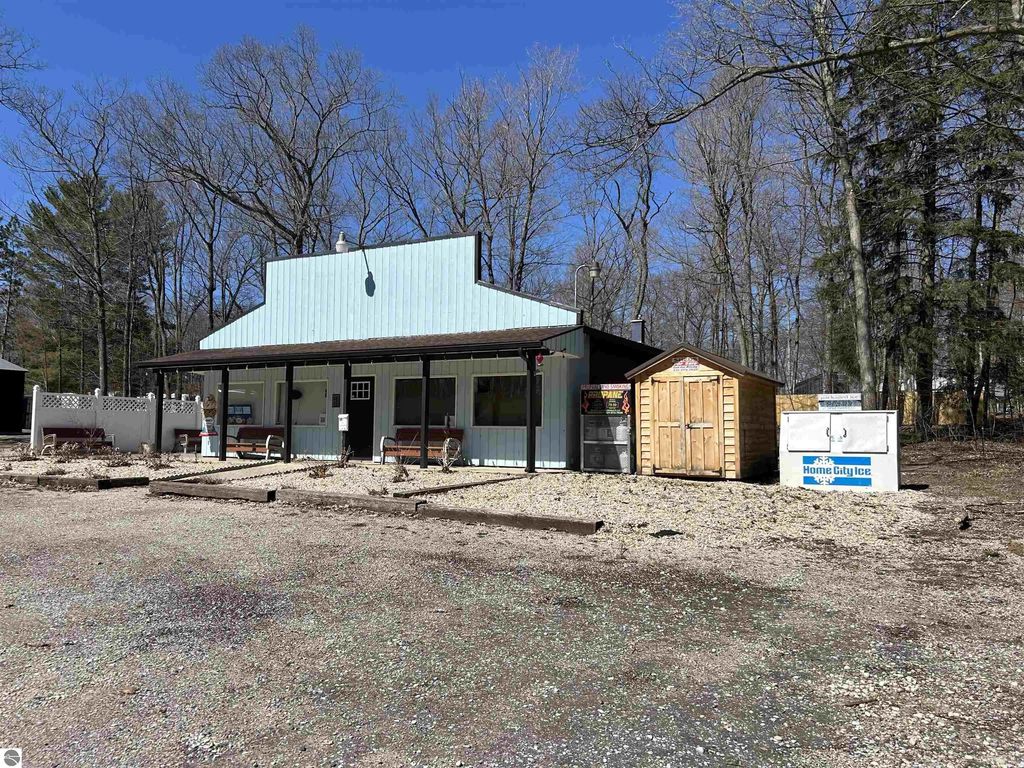 8294 Deadstream Road, Honor