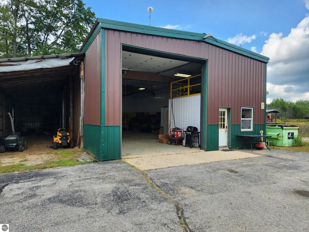 1202 Thomas Road Sw, South Boardman