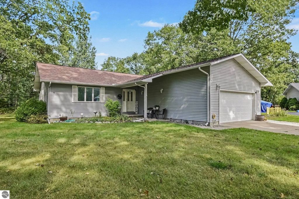 4052 Ralph Scott Drive, Oscoda