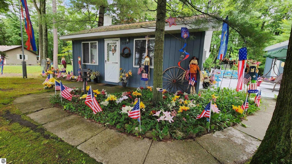 8084 Campbell Avenue, Hale