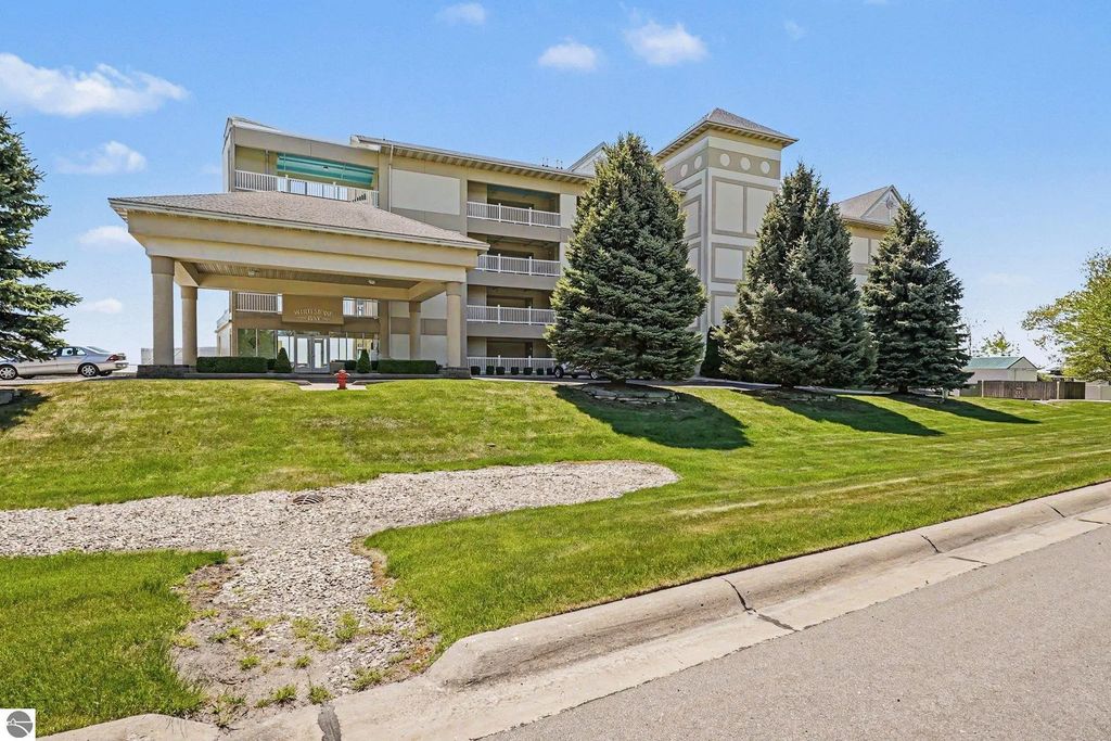 576 N Huron Rd 202, Au Gres