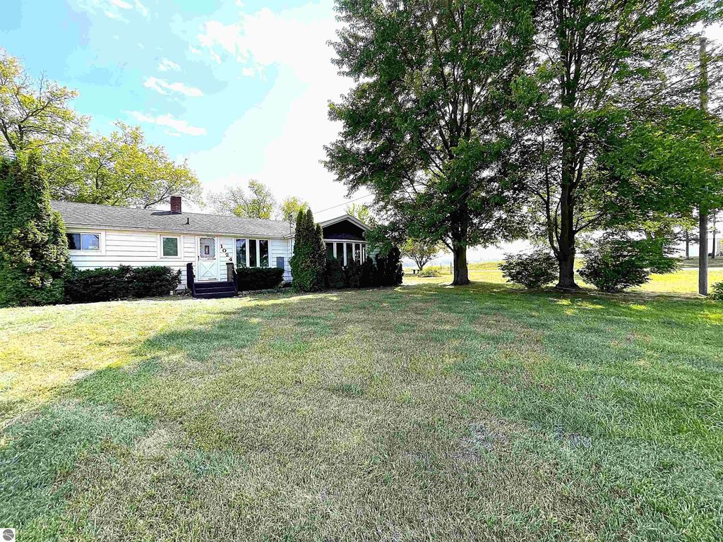 1024 E Weidman Road, Rosebush
