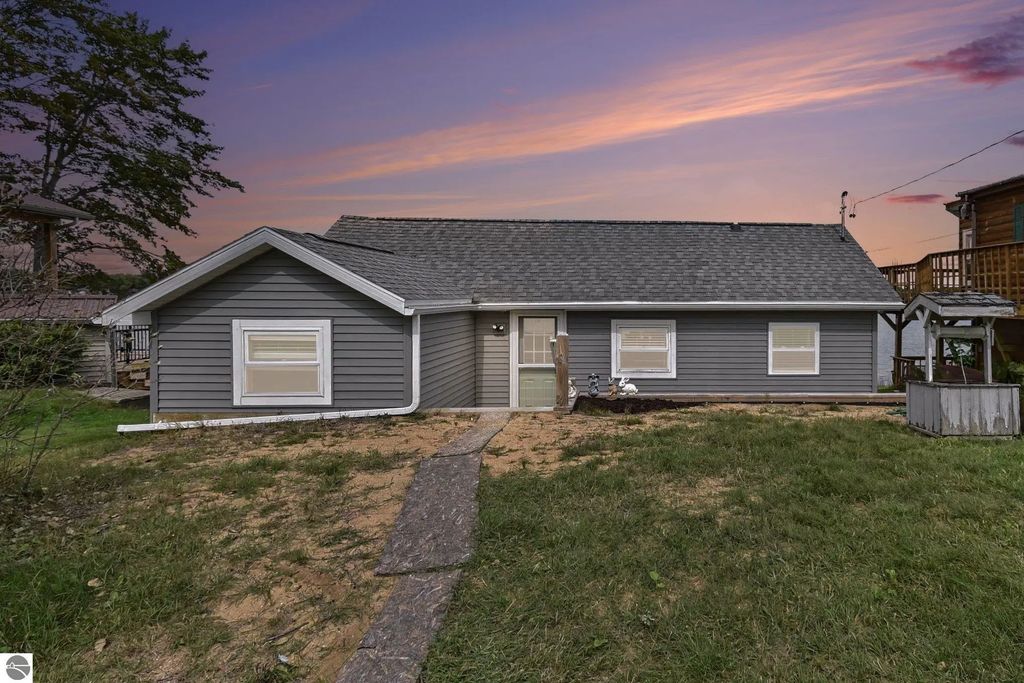 8878 Burnside Avenue, Hale