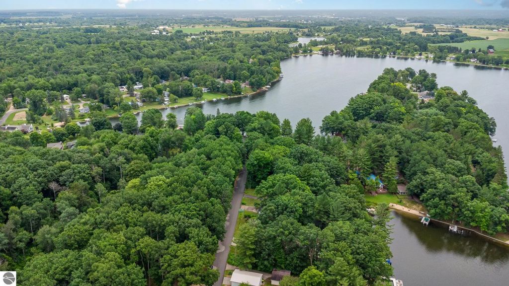 7670 Five Lakes Drive, Farwell