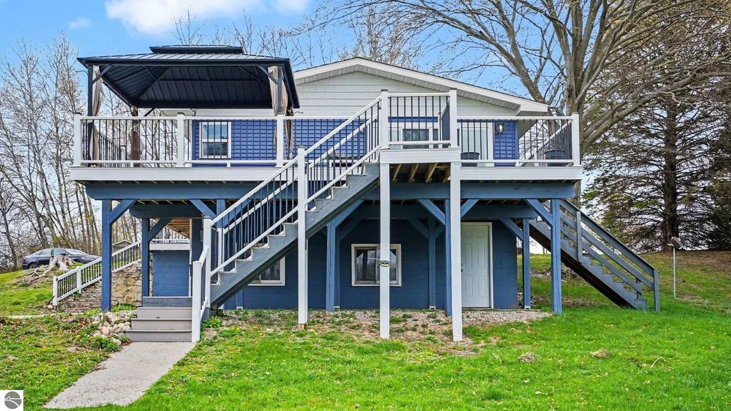 4419 E State Road, Hale