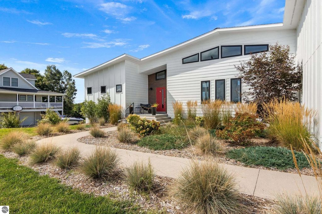 5705 Farrell Road, Central Lake