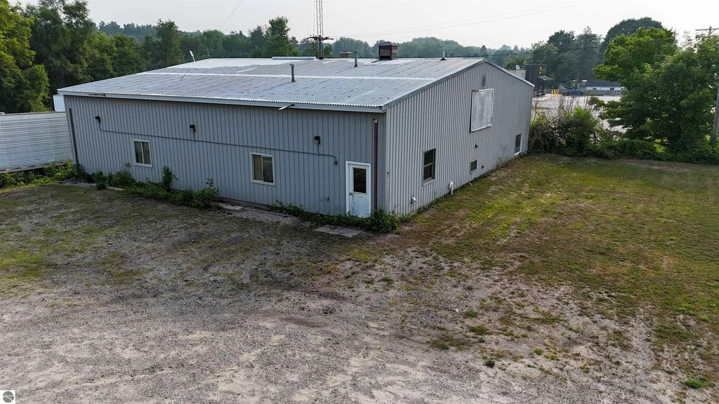 1365 E Main Street, Edmore