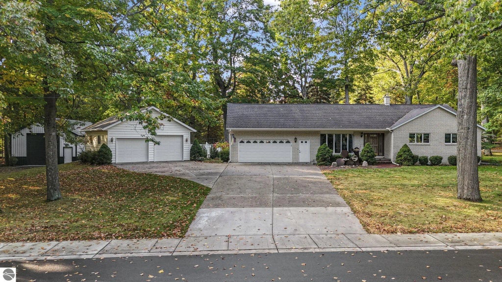 100 Maple Avenue, Frankfort