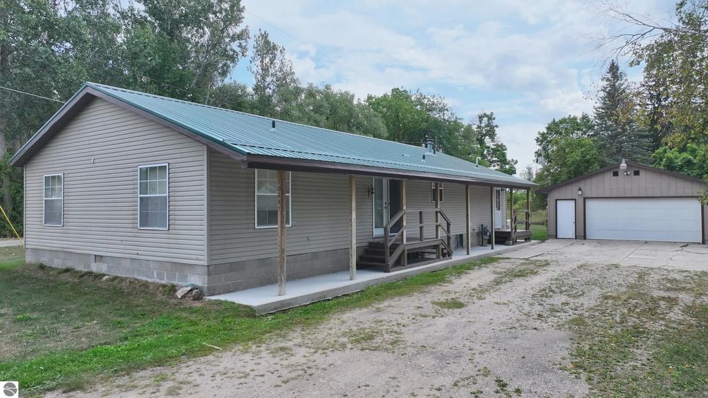 10687 Dwight Street, Chippewa Lake