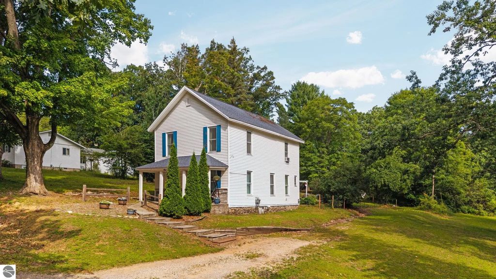 121 Front Street, Fife Lake