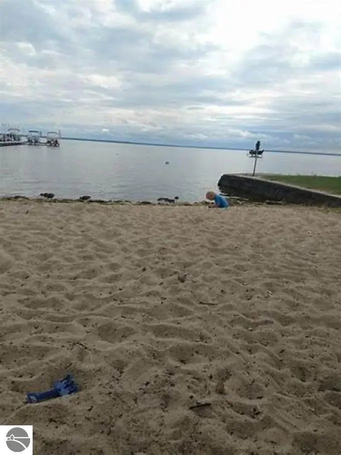 10360 West Shore Drive, Houghton Lake