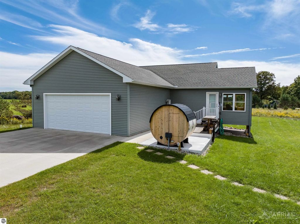5700 Stillwagon Road, Gladwin