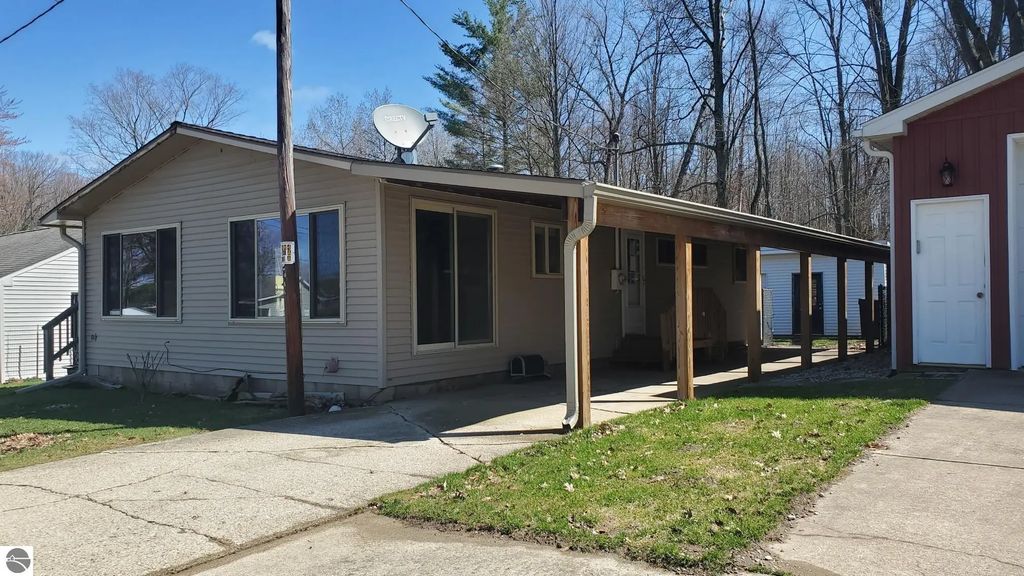 14408 Hicks Lake Drive, Evart