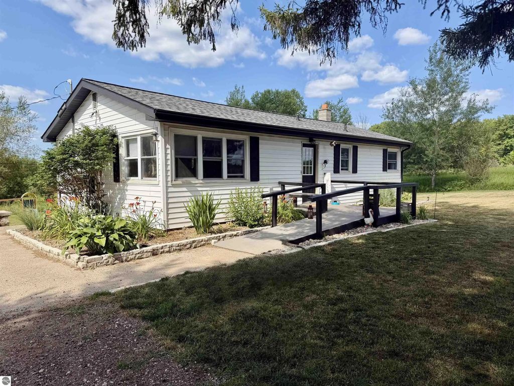 18994 W Two Mile Road, Hersey