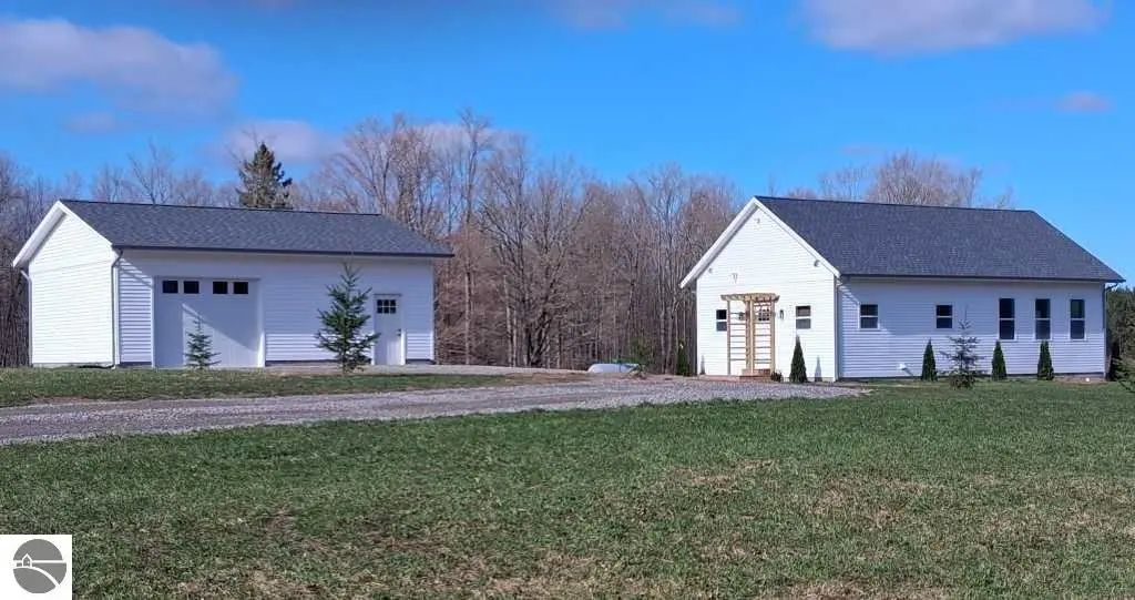 4118 N M-65, Curran