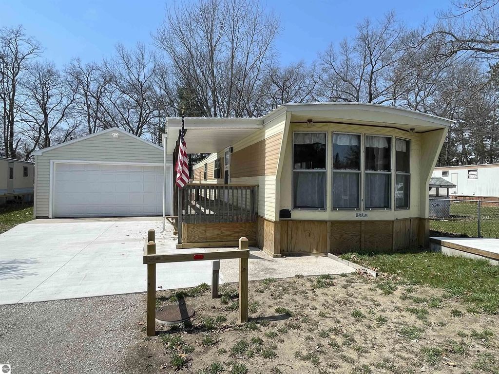 5529 Forest Drive, Oscoda