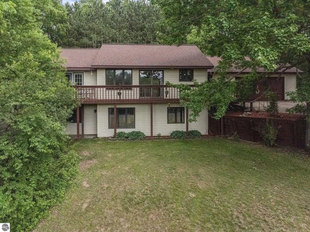 804 Arbutus Drive, Cadillac